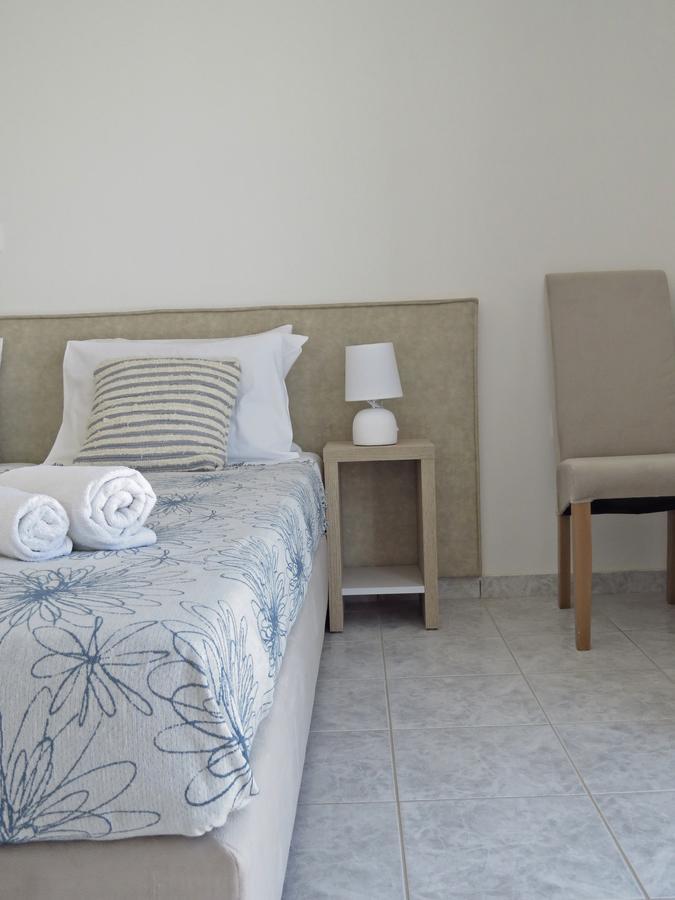 Loukas Beach Rooms คิโอตาริ ภายนอก รูปภาพ