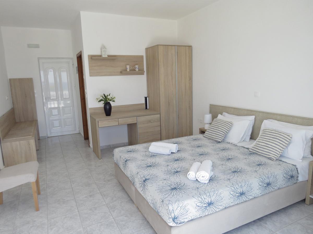 Loukas Beach Rooms คิโอตาริ ภายนอก รูปภาพ