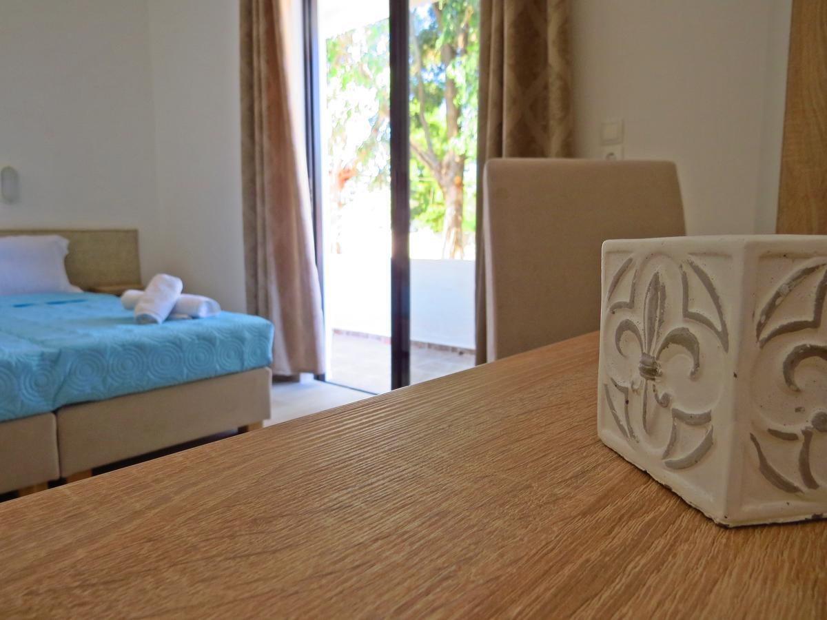Loukas Beach Rooms คิโอตาริ ภายนอก รูปภาพ