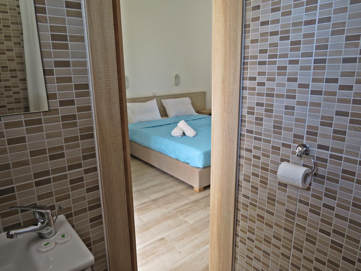 Loukas Beach Rooms คิโอตาริ ภายนอก รูปภาพ