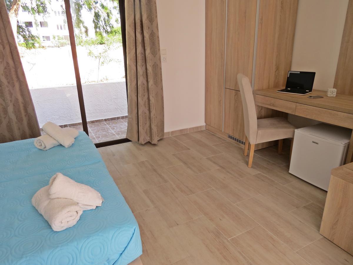 Loukas Beach Rooms คิโอตาริ ภายนอก รูปภาพ