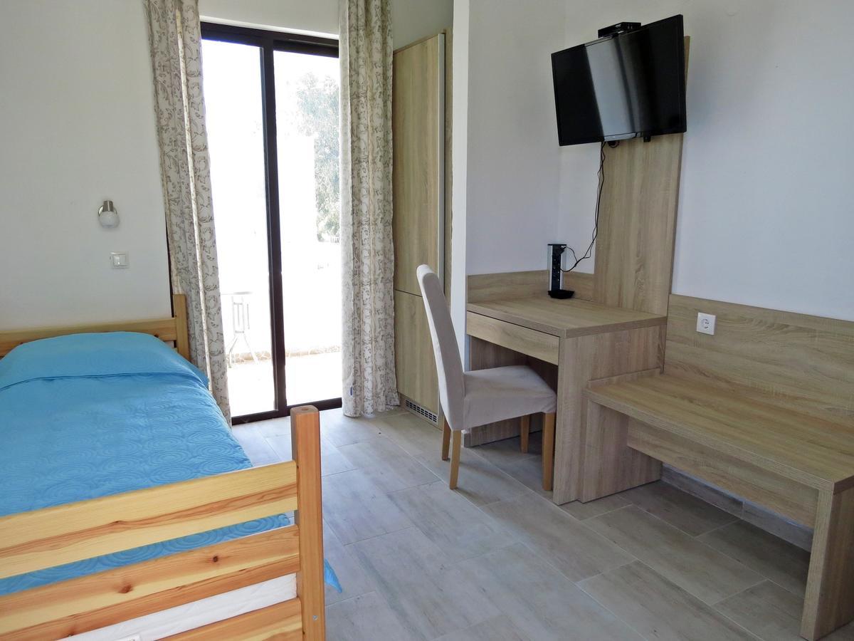 Loukas Beach Rooms คิโอตาริ ภายนอก รูปภาพ