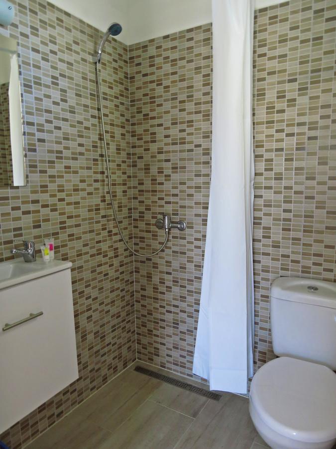 Loukas Beach Rooms คิโอตาริ ภายนอก รูปภาพ