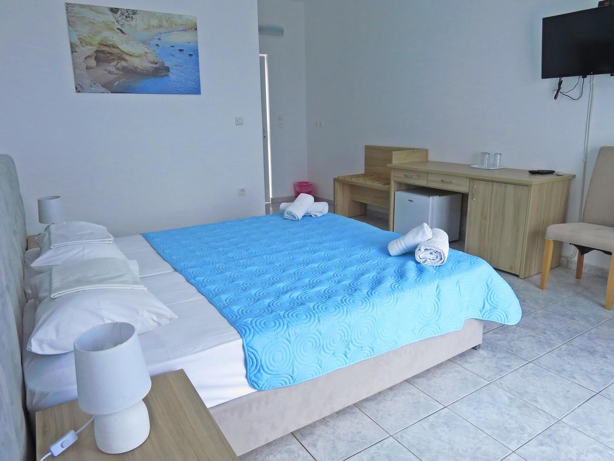 Loukas Beach Rooms คิโอตาริ ภายนอก รูปภาพ