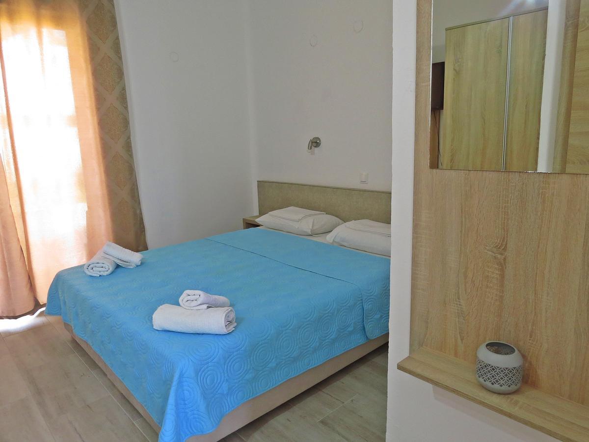 Loukas Beach Rooms คิโอตาริ ภายนอก รูปภาพ