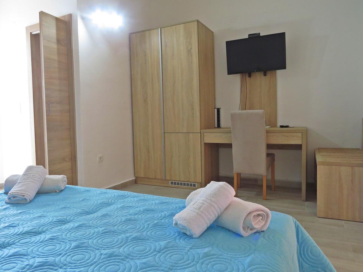Loukas Beach Rooms คิโอตาริ ภายนอก รูปภาพ