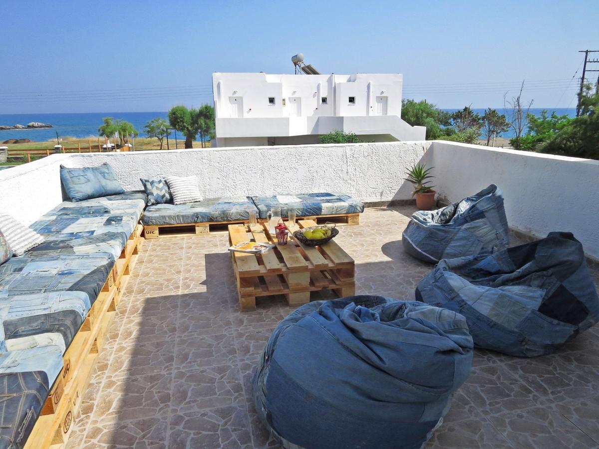 Loukas Beach Rooms คิโอตาริ ภายนอก รูปภาพ