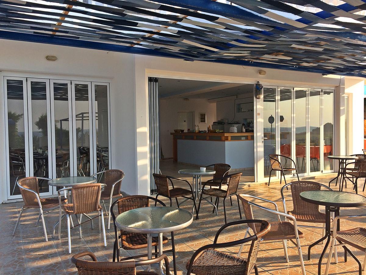 Loukas Beach Rooms คิโอตาริ ภายนอก รูปภาพ