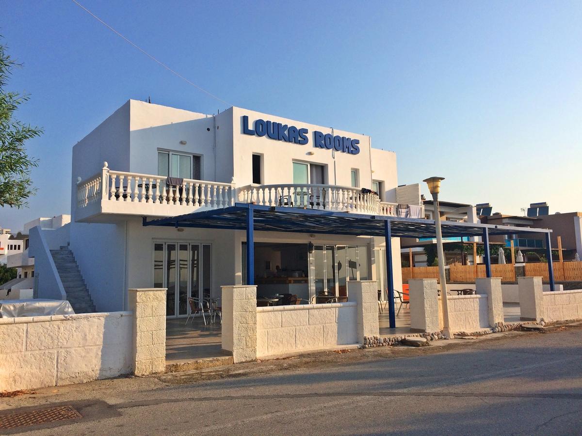 Loukas Beach Rooms คิโอตาริ ภายนอก รูปภาพ